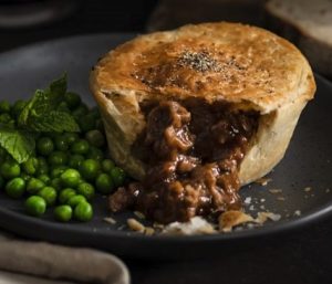 BOSCASTLE – ANGUS BEEF PIE – 220G – 2 X 6PK